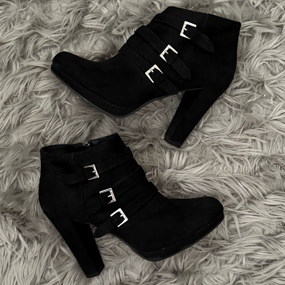 Brand: Report, Black Heeled Ankle Boots with Straps and Rounded Toe